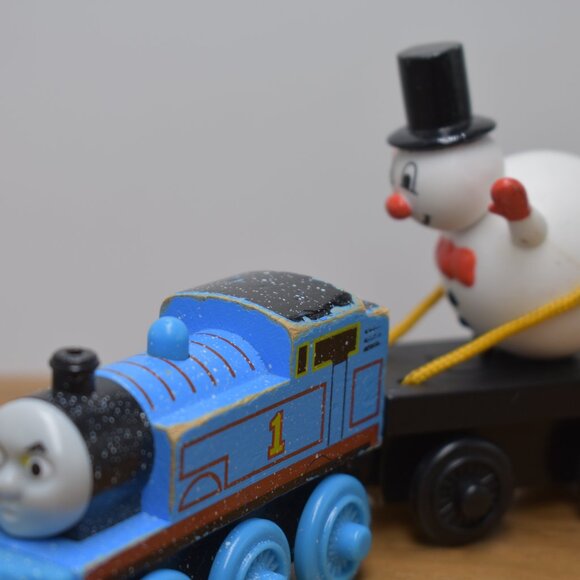 Winter Wonderland Thomas & Snowman Balloon Car - Thomas & Friends Wooden Trains - Picture 4 of 8